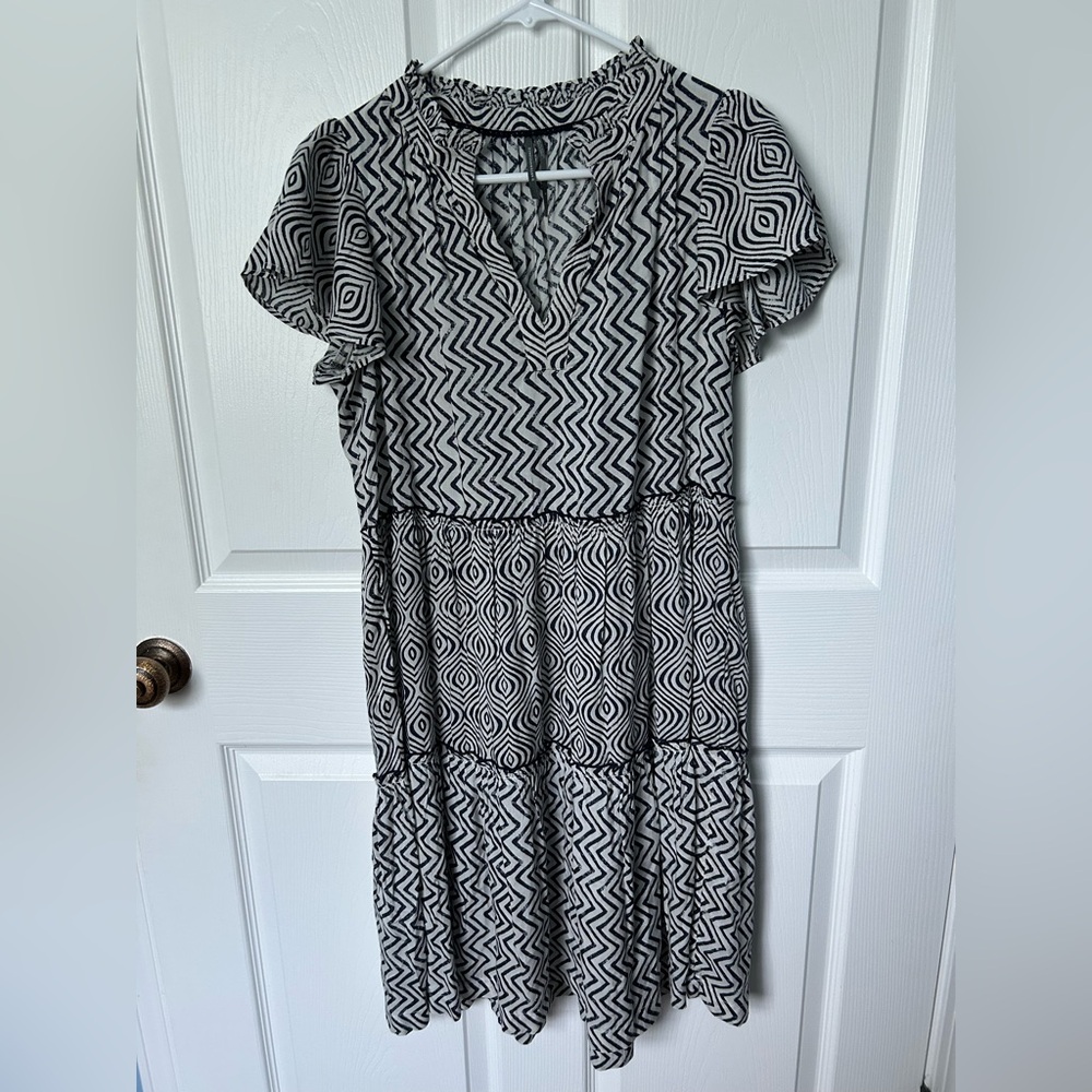 Anthropologie Blue/ Off White Tiered Tunic Flutter Sleeve Tunic Size Small